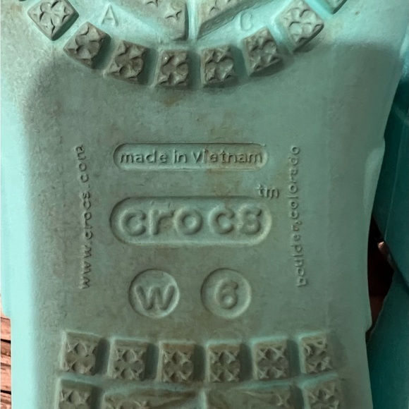 Crocs Classic Turquoise Aqua Flip Flops, women’s size 6, EUC, waterproof, beach - Picture 5 of 5